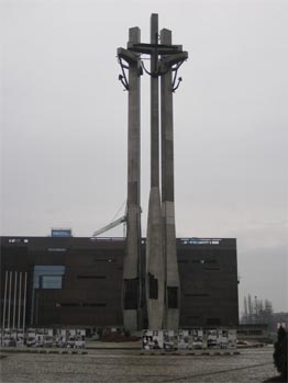 Monument to fallen shipyard workers